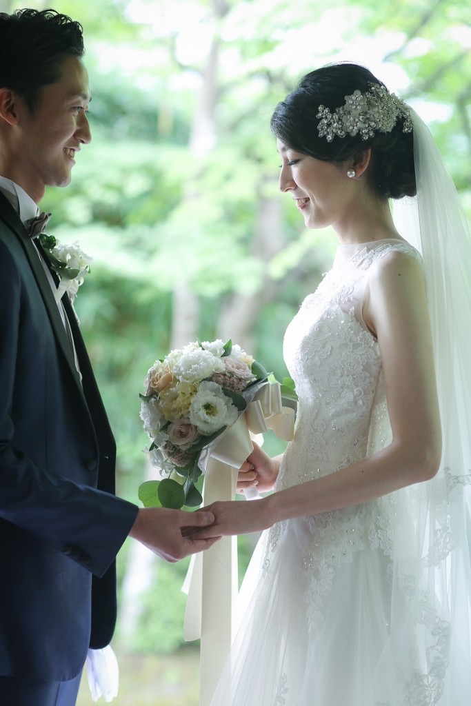 今だからこそ斬新 ウェディングドレスに映える黒髪ヘアスタイル aya Bridal 京都 大阪 神戸の結婚式レンタルドレス