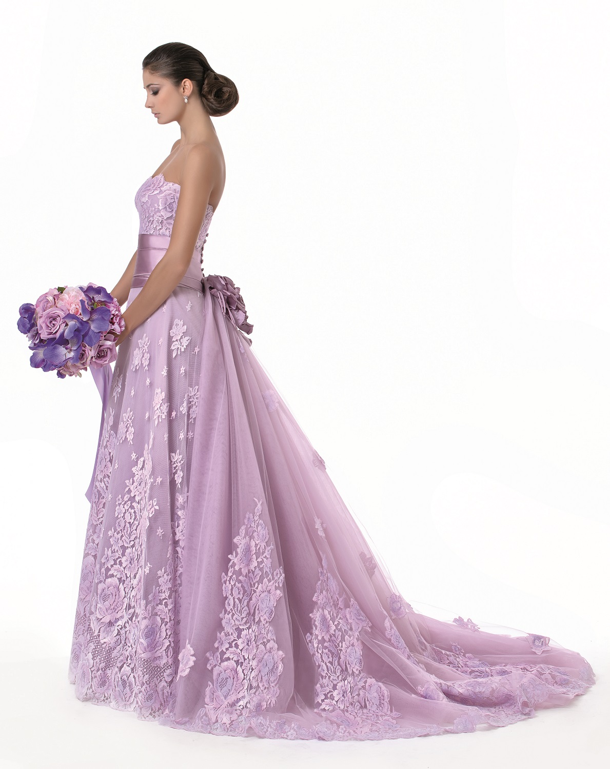エレガントで上品に！紫(パープル)のカラードレスおすすめ５選 