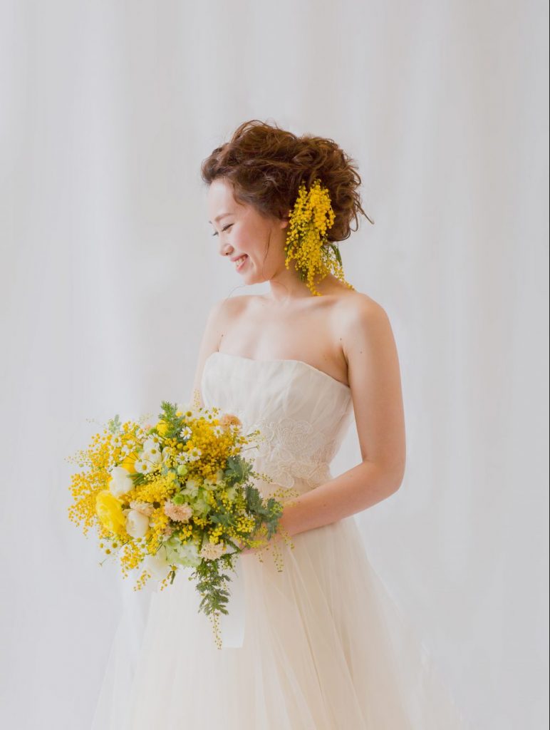 花嫁さまにおすすめ 髪飾りは生花で愛らしく aya Bridal 京都 大阪 神戸の結婚式レンタルドレス