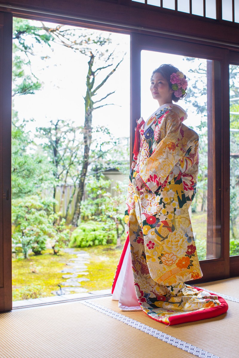 お色直しは何色 おすすめの和装 カラードレスをご紹介 aya Bridal 京都 大阪 神戸の結婚式レンタルドレス