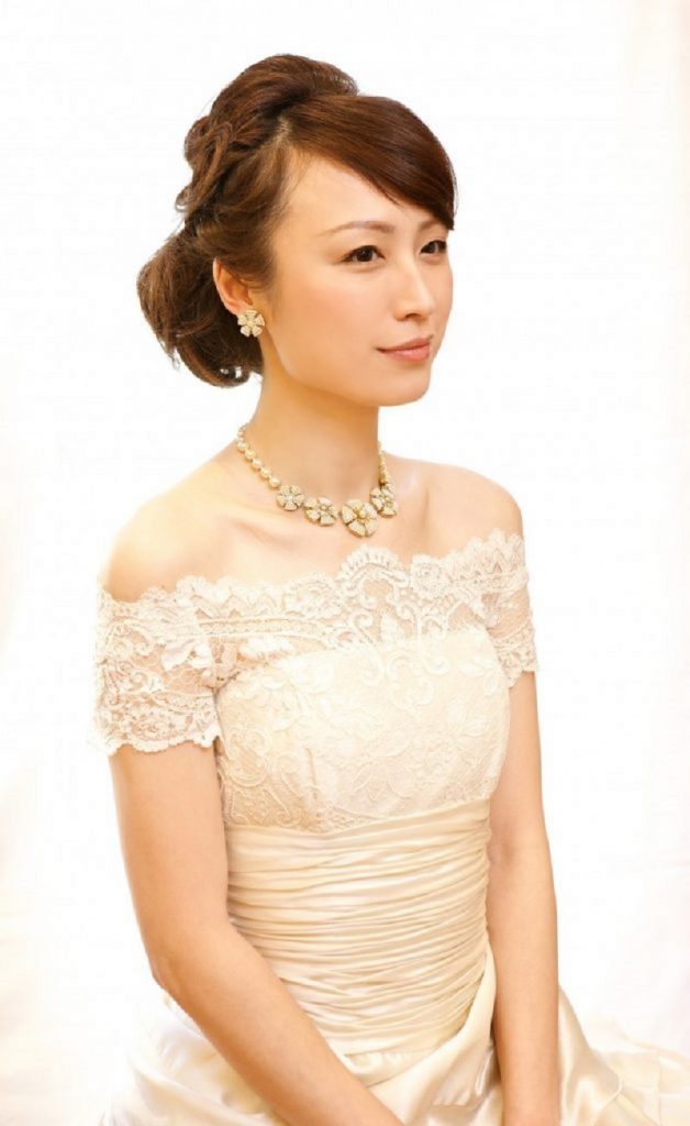 ウェディングドレスを引き立たせるネックレスの選び方 aya Bridal 京都 大阪 神戸の結婚式レンタルドレス