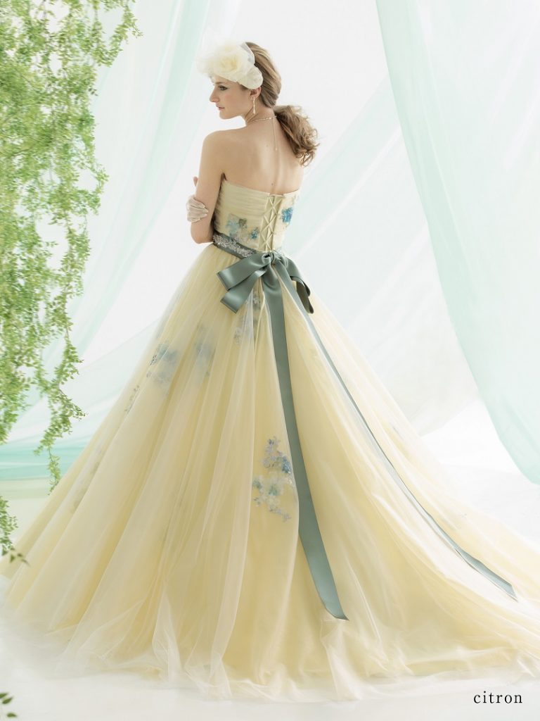 サッシュベルト リボンでカラードレスを華やかに aya Bridal 京都 大阪 神戸の結婚式レンタルドレス