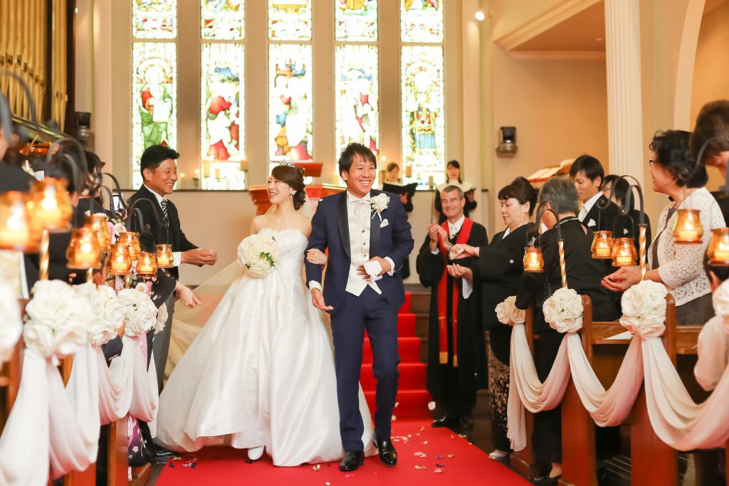 結婚式のお母様の服装は マナーや選び方のポイントを紹介 aya Bridal 京都 大阪 神戸の結婚式レンタルドレス
