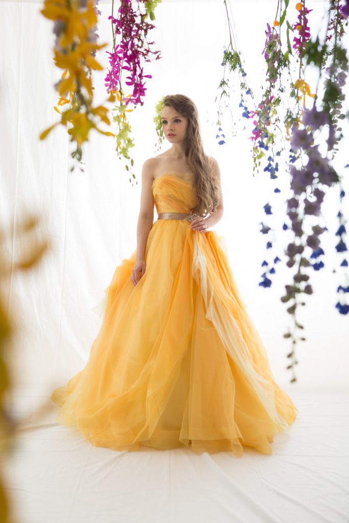 華やかで美しい印象を与える黄色のウェディングドレス☆】 | 神戸旧 