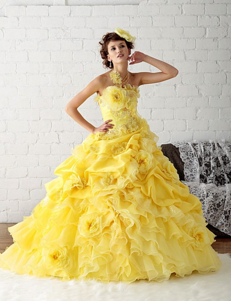 華やかで美しい印象を与える黄色のウェディングドレス☆ | TAGAYA ...