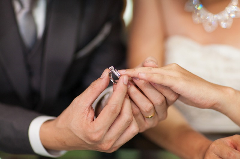 婚約指輪と結婚指輪の重ね付けはしてる？重ね付けするシーン5選をご紹介♡ TAGAYA BRIDAL 京都・大阪・神戸の結婚式レンタルドレス